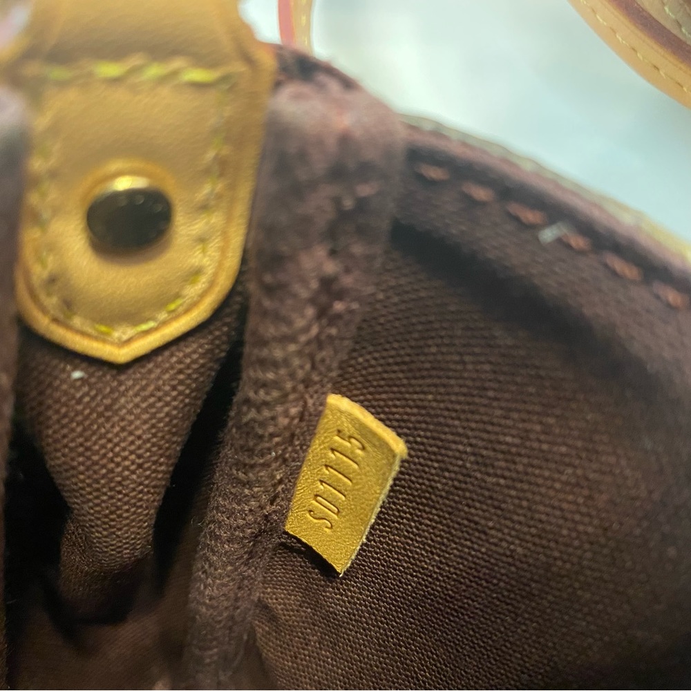 SOLD !!!AUTHENTIC 💎Louis Vuitton Monogram Favorite MM. - Picture 11 of 17